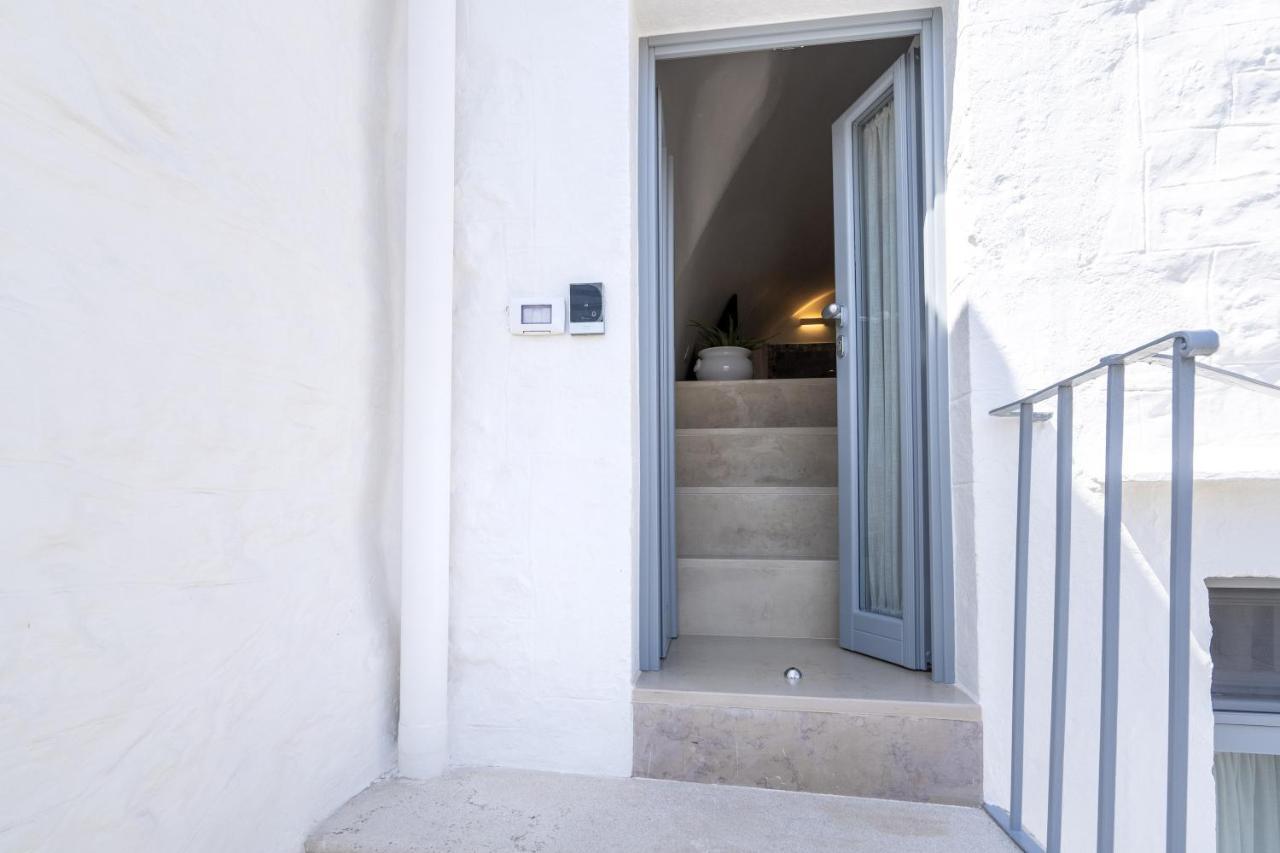 Suite La Scala Del Borgo Cisternino Bagian luar foto