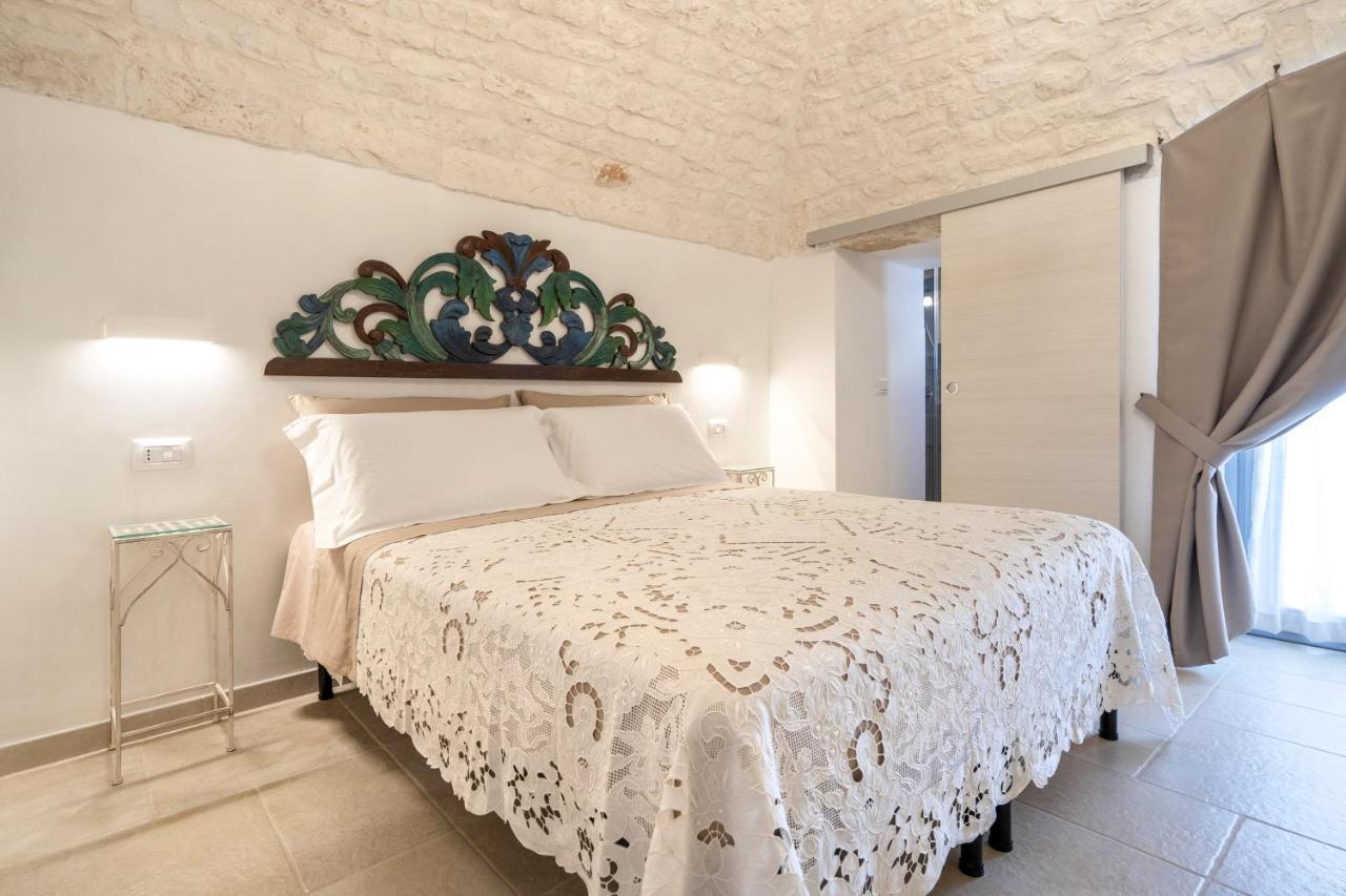 Suite La Scala Del Borgo Cisternino Bagian luar foto