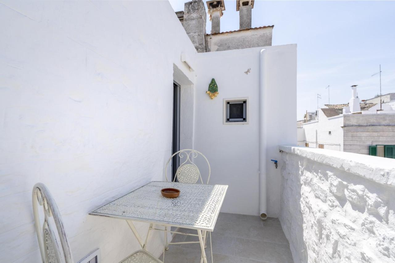 Suite La Scala Del Borgo Cisternino Bagian luar foto